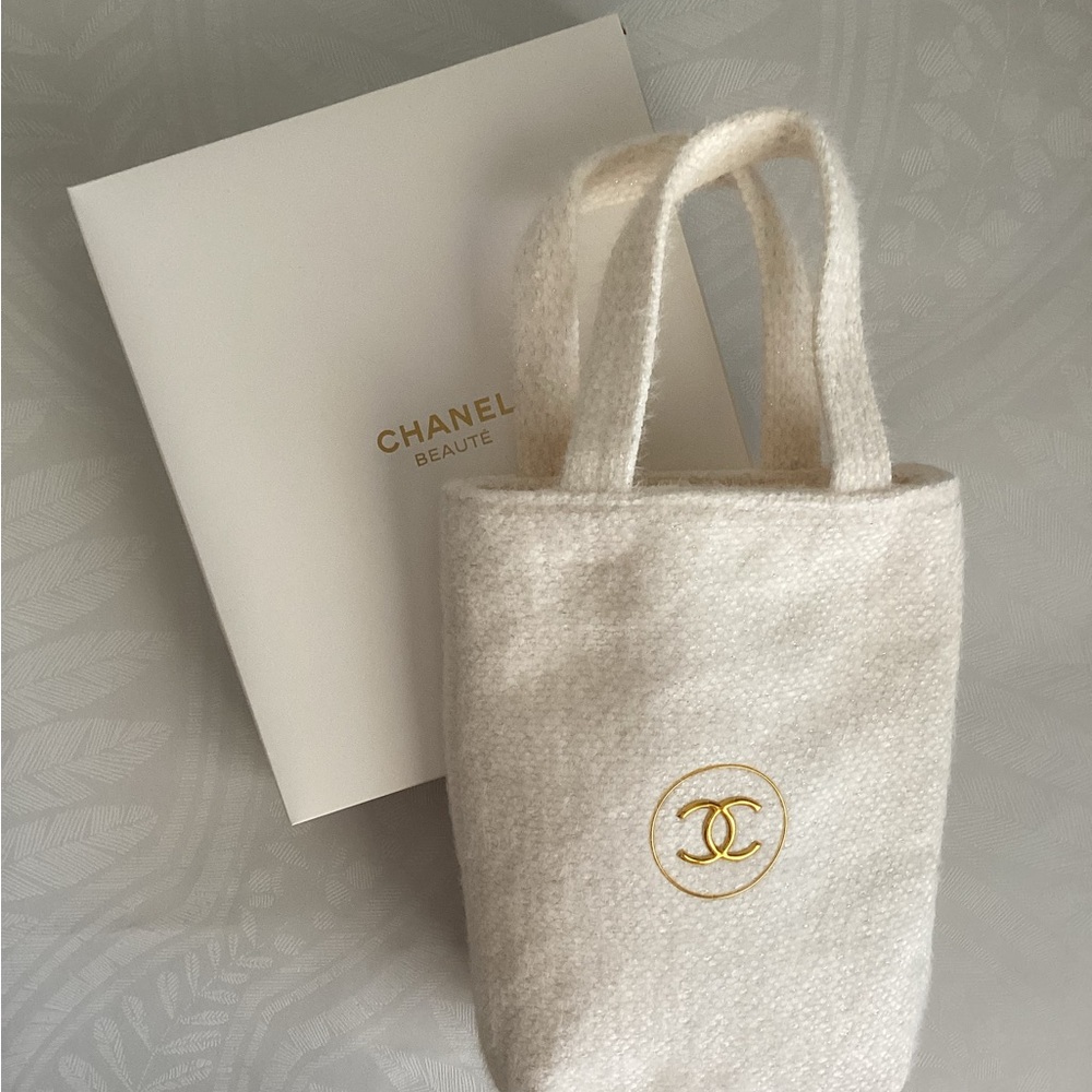 New CHANEL Beauty Cosmetic Bag